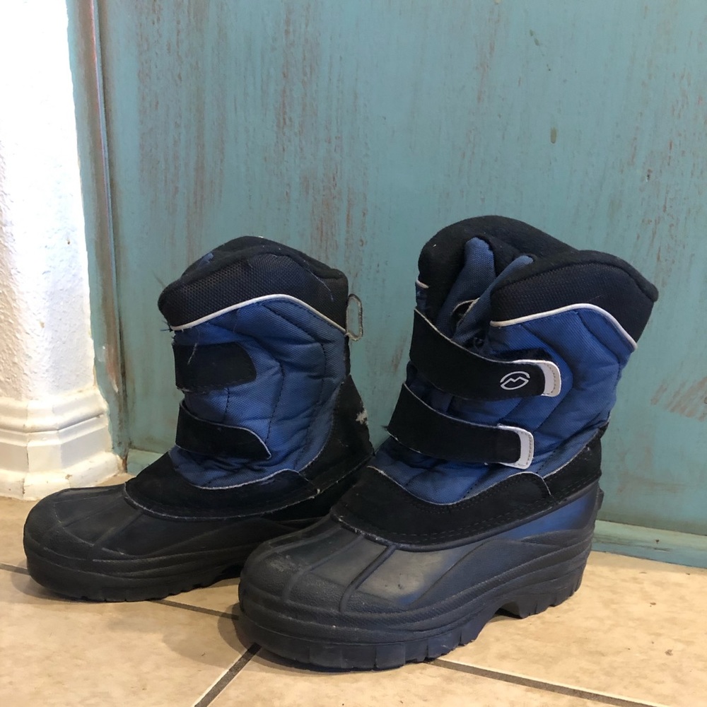 Snow boots